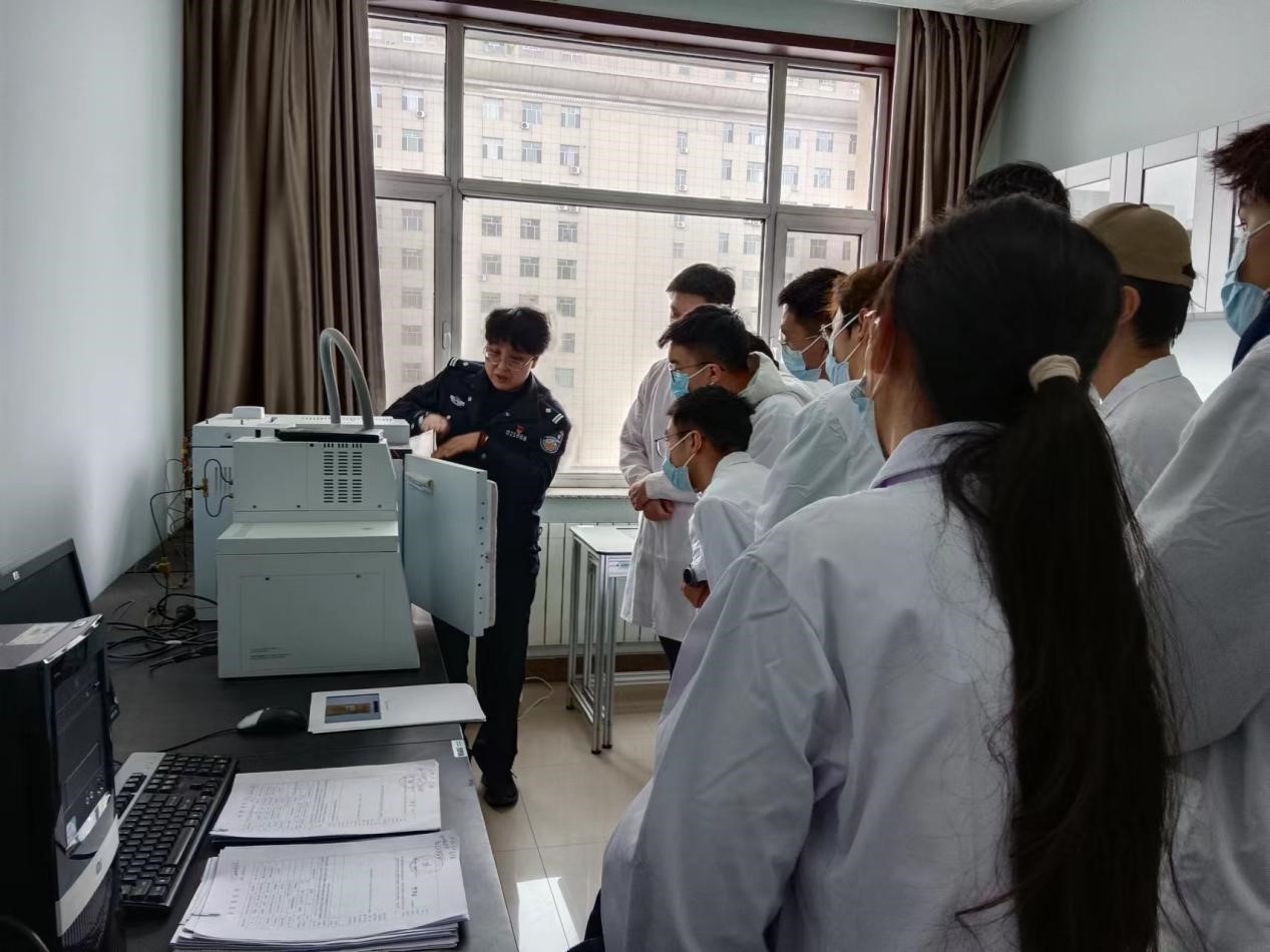 以实践促真知，以学习筑未来——基础医学与法医学院党总支第四党支部组织法医班学生赴包头市公安司法鉴定中心参观学习纪实